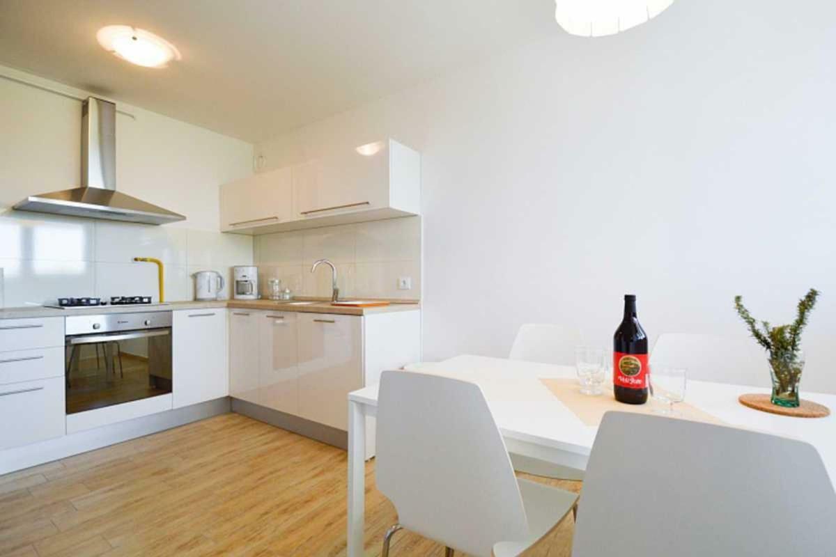 Leut Apartment, 3Min Beach, 15Min Center بولا المظهر الخارجي الصورة
